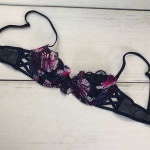 Victoria’s Secret pink date push up